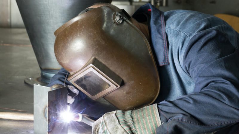 Miller Digital Elite or Lincoln Viking 3350 welding helmet: Which is better?